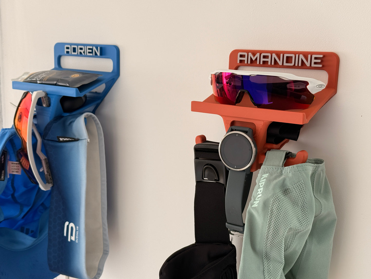 RunningStand PERSO - Support mural personnalisable pour équipement de running